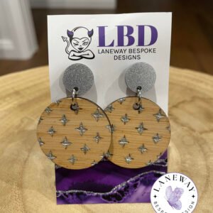 Silver topper with Wood Studs